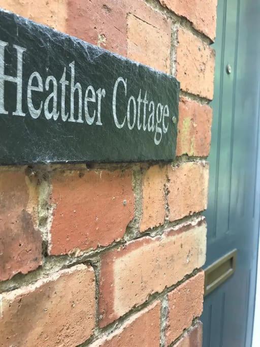 Cosy Heather Cottage Ашборн Экстерьер фото